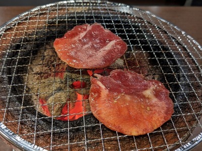 <牛繁>七輪の上 本八幡駅の焼肉--牛繁 本八幡店
