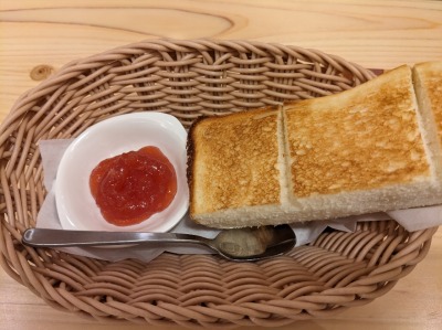 <コメダ珈琲店> モーニング 古淵駅のカフェ--コメダ珈琲店 古淵駅前店