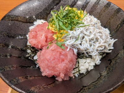 <ココス>まぐろたたき&しらす丼 青山駅のファミレス--ココス 盛岡みたけ店