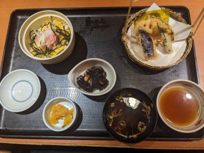 <和食さと>ミニまぐろたたき丼の小町セット 上野芝駅のファミレス--和食さと 上野芝店