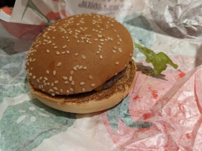 <バーガーキング>ワッパーチーズJr. 横浜駅の直火焼ハンバーガー--バーガーキング 相鉄横浜駅店