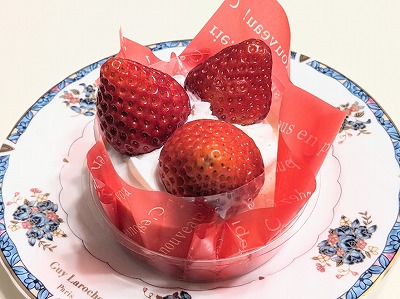 <不二家>ゴロゴロ苺のドルチェ 玉川上水駅の洋菓子--不二家 リコパ東大和店