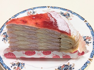<不二家レストラン>あまおう苺のダブルミルクレープ 幕張豊砂駅のケーキ--不二家レストラン イオンモール幕張新都心店