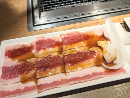 <焼肉ライク>牛バラホルモンセット 花小金井駅の焼肉--焼肉ライク 東久留米店