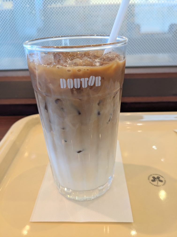 <ドトールコーヒーショップ>カフェ・ラテ つつじヶ丘駅のカフェ--ドトールコーヒーショップ つつじヶ丘店
