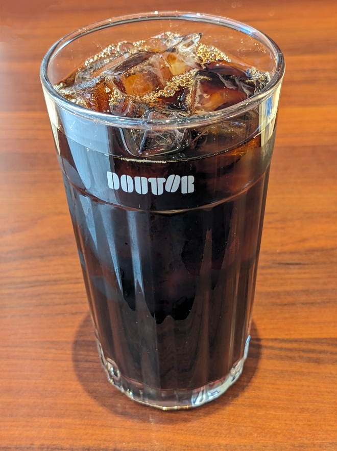 <ドトールコーヒーショップ>アイスコーヒー つつじヶ丘駅のカフェ--ドトールコーヒーショップ つつじヶ丘店
