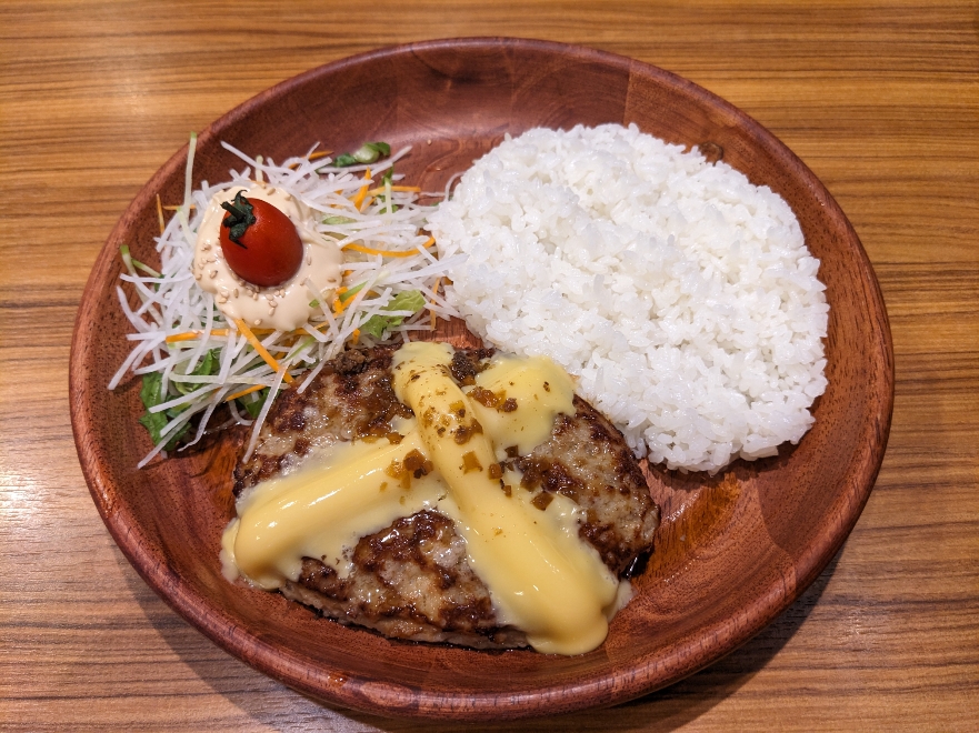 <びっくりドンキー>チーズバーグディッシュ 下曽根駅のハンバーグ--びっくりドンキー サニーサイドモール小倉店