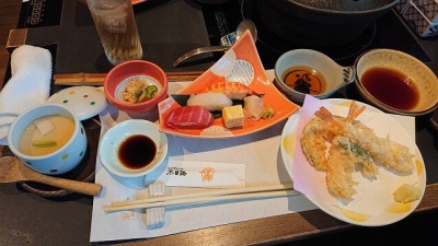 <木曽路>お寿司、天ぷら 用賀駅周辺のしゃぶしゃぶ・日本料理--木曽路 用賀店