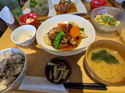 <おぼんdeごはん>ごはん 新百合ヶ丘駅の和食--おぼんdeごはん アコルデ新百合ヶ丘北館店