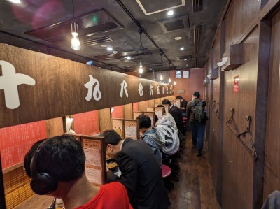 <一蘭>店内 桜木町駅のとんこつラーメン--一蘭 横浜桜木町店