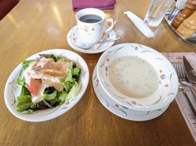 ��q�R�w���ӂ̃X�e�[�L�E�n���o�[�O--�n���O���[�^�C�K�[�@�g���b�T���l�X