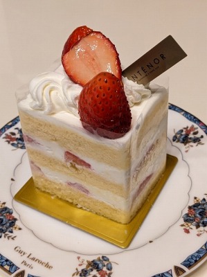 ���s�w���ӂ̃P�[�L--�A���e�m�[���@���s�ɐ��O�X