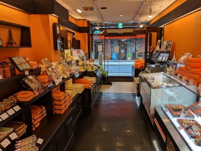 <ガトー・ド・ボワイヤージュ>店内の様子 関内駅周辺のケーキ--ガトー・ド・ボワイヤージュ 馬車道本店