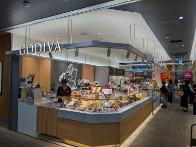 <ゴディバ>お店外観 秋葉原駅のチョコレート--ゴディバ アトレ秋葉原1店