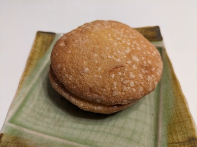 <シャトレーゼ>ブッセ 松山市駅のケーキ--シャトレーゼ 松山銀天街店