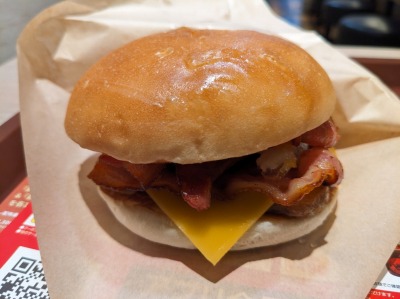 <ウェンディーズ・ファーストキッチン>ブレックファーストベーコネーター 大宮駅周辺のハンバーガー--ウェンディーズ・ファーストキッチン 大宮西口店