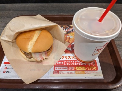 <ウェンディーズ・ファーストキッチン>Jr.チーズベーコンエッグバーガー 大宮駅周辺のハンバーガー--ウェンディーズ・ファーストキッチン 大宮西口店
