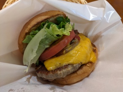 <フレッシュネスバーガー>チーズバーガー たまプラーザ駅のハンバーガー--フレッシュネスバーガー たまプラーザテラス店