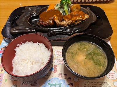 <さわやか>よくばりコンビ 西掛川駅周辺のハンバーグ--さわやか 掛川本店