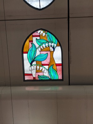 <銀柳街>ステンドグラス 川崎駅の商店街--銀柳街