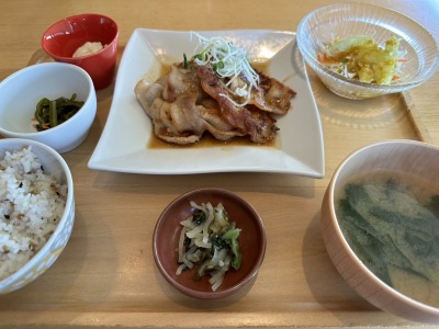 <おぼんdeごはん>ごはん 博多駅周辺の和食--おぼんdeごはん KITTE博多店