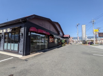 <シャトレーゼ>お店外観 塩山駅周辺のケーキ--シャトレーゼ 塩山店