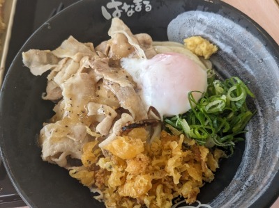 <はなまるうどん>冷たい塩豚温玉ぶっかけ 小田栄駅の讃岐うどん--はなまるうどん イトーヨーカドー川崎店