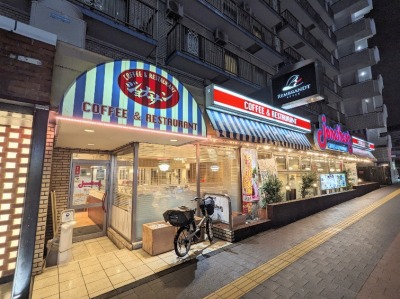 <ジョナサン>お店外観 関内駅周辺のファミレス--ジョナサン 横浜公園店