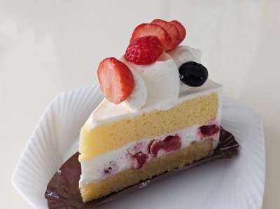 <シャトレーゼ>ケーキ 相生山駅周辺のケーキ--シャトレーゼ 滝の水公園店