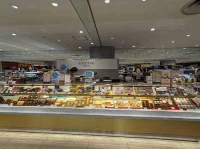 <ゴディバ>お店外観 たまプラーザ駅のチョコレート--ゴディバ 東急たまプラーザ店