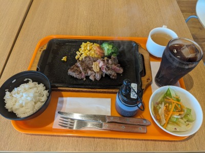<いきなりステーキ>ランチ赤身!肩ロースステーキ 辻堂駅周辺のステーキ--いきなりステーキ 湘南モールフィル店