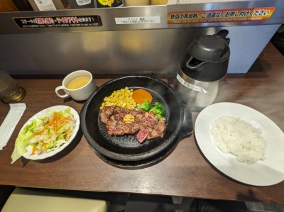 <いきなりステーキ>ランチ ワイルドステーキ 千里中央駅周辺のステーキ--いきなりステーキ LABI千里店