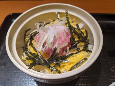 <和食さと>ミニまぐろたたき丼の小町セット 東部市場前駅周辺のファミレス--和食さと 杭全店