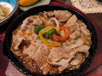<シャンテ・ルヴォン>豚肩ロースの焼肉風 河口湖駅周辺の軽食・喫茶--シャンテ・ルヴォン