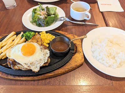 <ロイヤルホスト>あつあつ鉄板チキングリル 蒲生四丁目駅周辺のファミリーレストラン--ロイヤルホスト 蒲生店