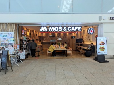 <モスバーガー>お店外観 羽田空港第3ターミナル駅周辺のハンバーガー--モスバーガー 羽田空港第3ターミナル店