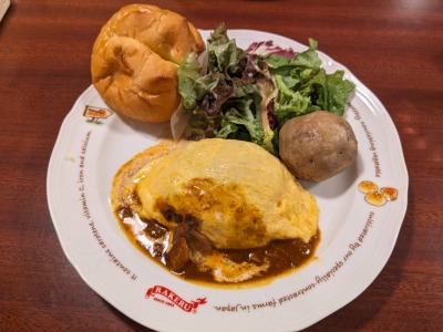 <ラケル>KUKUプレート カレーピラフ 黒田駅周辺のオムライス--ラケル イオンモール木曽川店
