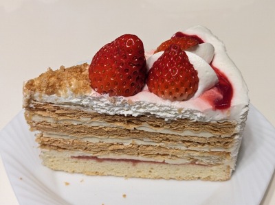 <銀座コージーコーナー>苺のさくさくミルフィーユ 上飯田駅のケーキ--銀座コージーコーナー アピタ名古屋北