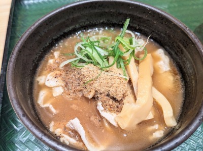 <はなまるうどん>魚介豚骨つけ麺 松山市駅の讃岐うどん--はなまるうどん 松山銀天街店