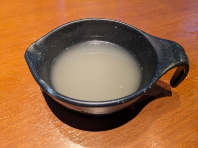 <麺場 田所商店>薄める用スープ 新宿西口駅周辺の味噌ラーメン--麺場 田所商店 新宿西口店