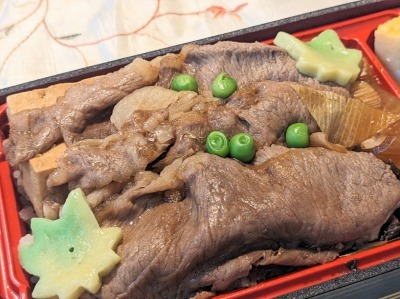 <木曽路>国産牛ロース肉すきやき重弁当 烏森駅周辺のしゃぶしゃぶ・日本料理--木曽路 畑江通店