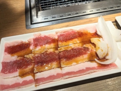 <焼肉ライク>牛バラホルモンセット 鶴橋駅の焼肉--焼肉ライク 近鉄鶴橋駅前店