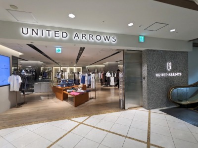 <ユナイテッドアローズ>お店外観 横浜駅周辺のカジュアル--ユナイテッドアローズ 横浜店