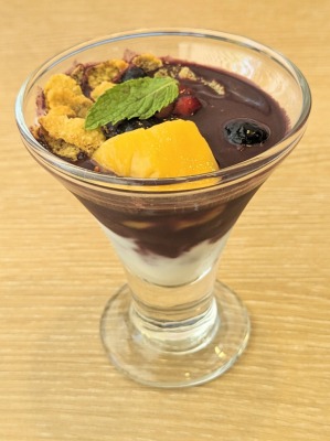 <ジョナサン>アサイーヨーグルト 大場駅周辺のファミレス--ジョナサン 函南店