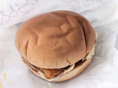<モスバーガー>フィッシュバーガー 深谷駅のハンバーガー--モスバーガー 深谷駅前店