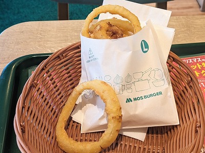 <モスバーガー>オニオンフライ 越谷レイクタウン駅周辺のハンバーガー--モスバーガー イオンレイクタウンmori店