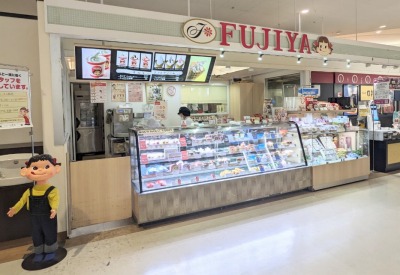 <不二家>お店外観 京急久里浜駅周辺のケーキ--不二家 イオン久里浜店