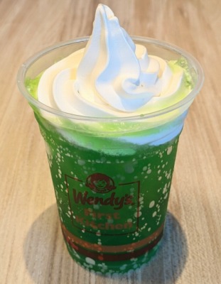 <ウェンディーズ・ファーストキッチン>クリームソーダ 戸塚駅周辺のハンバーガー--ウェンディーズ・ファーストキッチン 戸塚まるい食遊館店