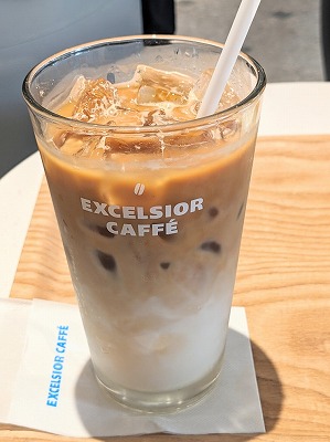 <エクセルシオールカフェ>アイスカフェラテ 北山駅周辺のカフェ--エクセルシオールカフェ 仙台長命ヶ丘店
