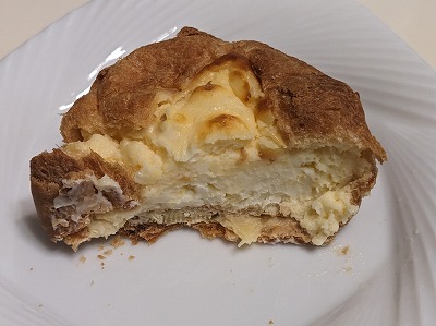 <ビアードパパ>焼きチーズケーキシュー 阿字ヶ浦駅周辺のシュークリーム--ビアードパパ ジョイフル本田ニューポートひたちなか店